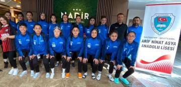 Arif Nihat Asya Anadolu Lisesi Kız futbol takımı Bölge Şampiyonasında
