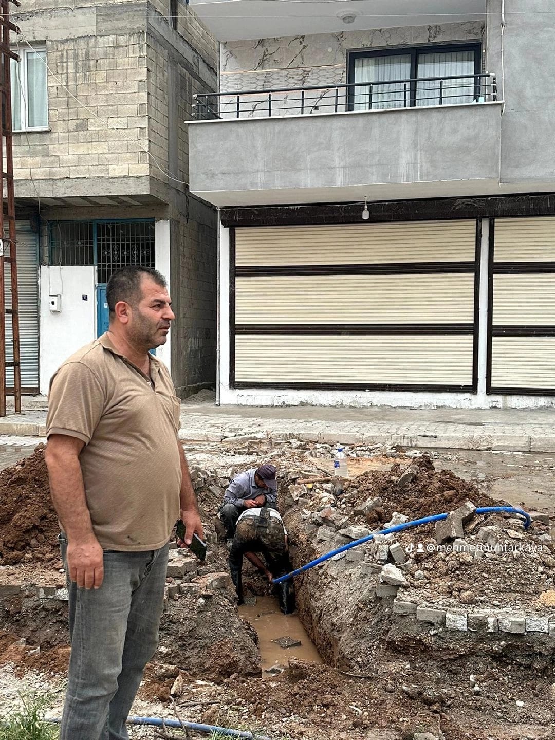 Muhtar Mehmet Kaya, 7/24 sahada çalışıyor.