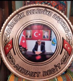 *Birecik İlçesinde Mehmet Begit Zaferle ve başarinin mimarisi Başkanlık Koltuğuna Oturdu*